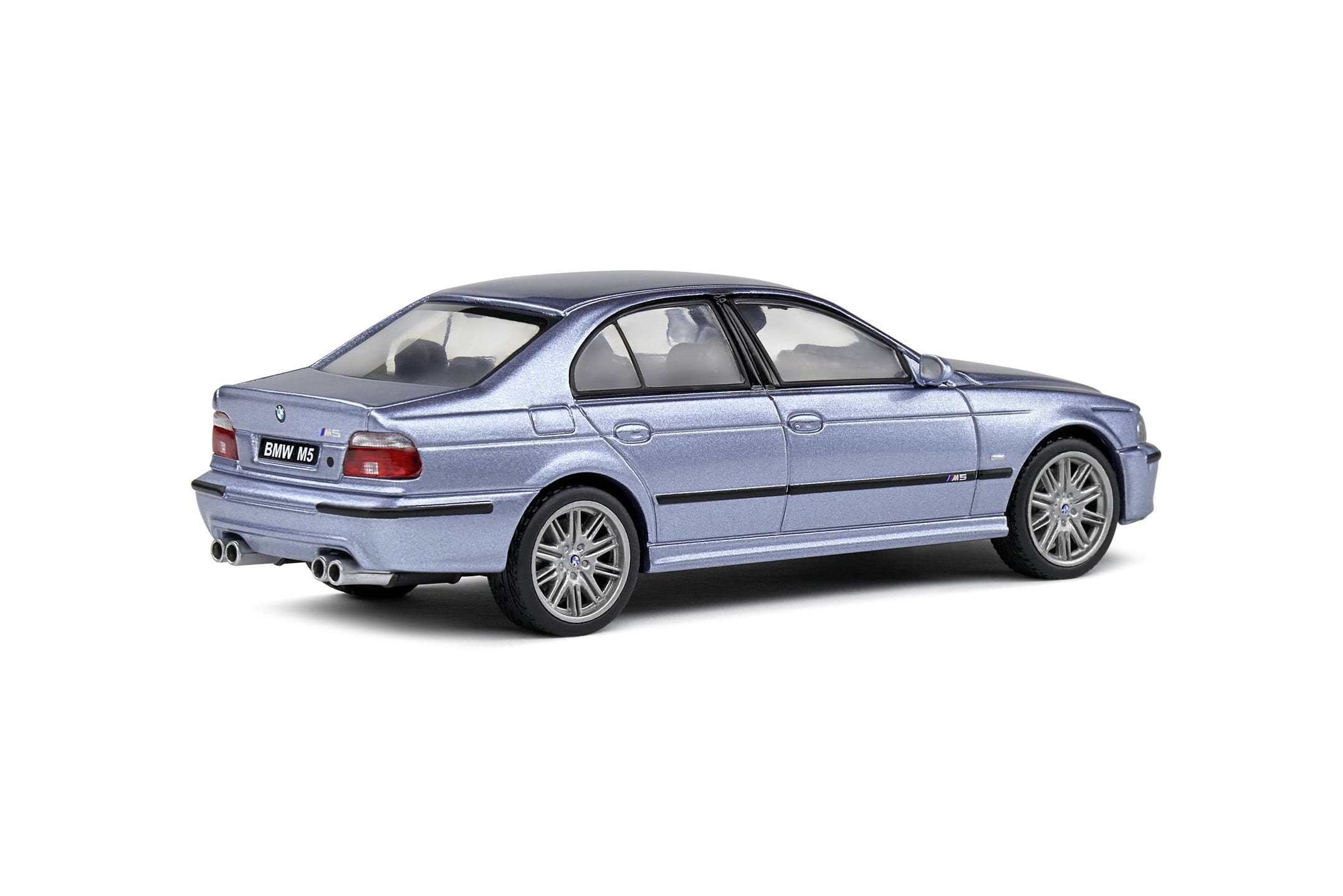 BMW M5 E39 2000 Modellauto in Silver Water Blue 1_43 von Solido