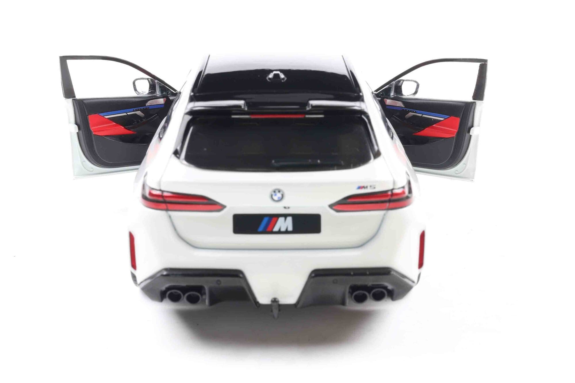 Solido BMW M5 Touring G99 Alpine White Standmodellauto im Massstab 1_18