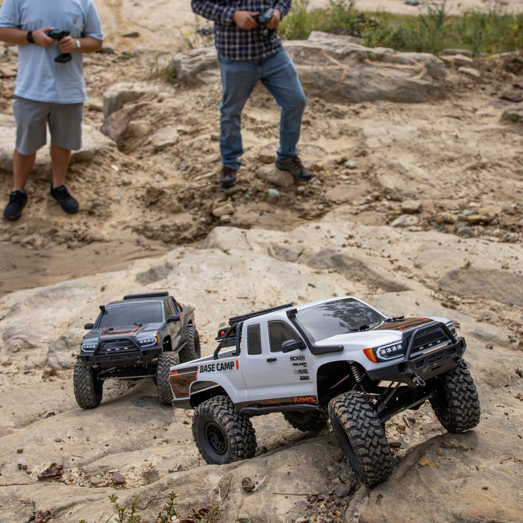 axial-110-scx10-iii-base-camp-4x4-rock-crawler-brushed-rtr-weiss