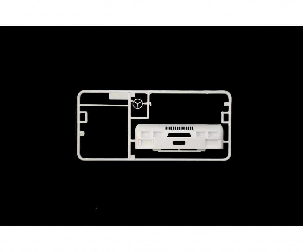 Italeri 1:24 Mercedes-Benz SK1844 LS V8