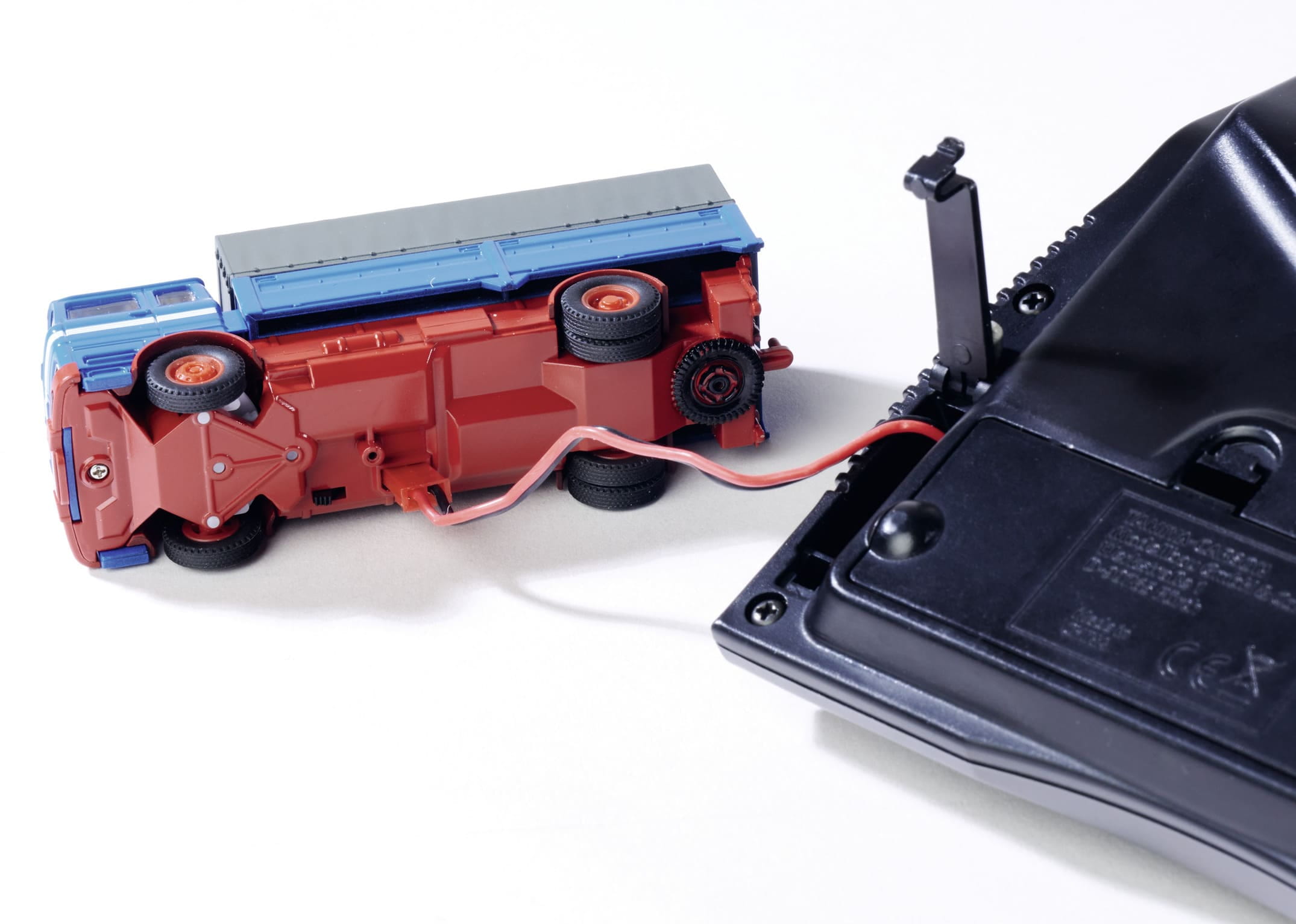 Carson MB 1620 Plane 1_87 RTR blau Carson MB 1620 Plane mit Anhaenger 1_87 RTR blau fuer H0-Eisenbahnanlagen