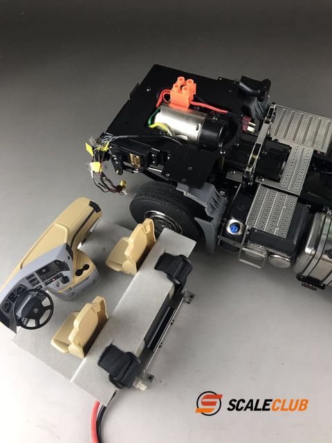 ScaleClub 1:14 Bodenblech mit Servo- und Akkuhalter für Tamiya MAN