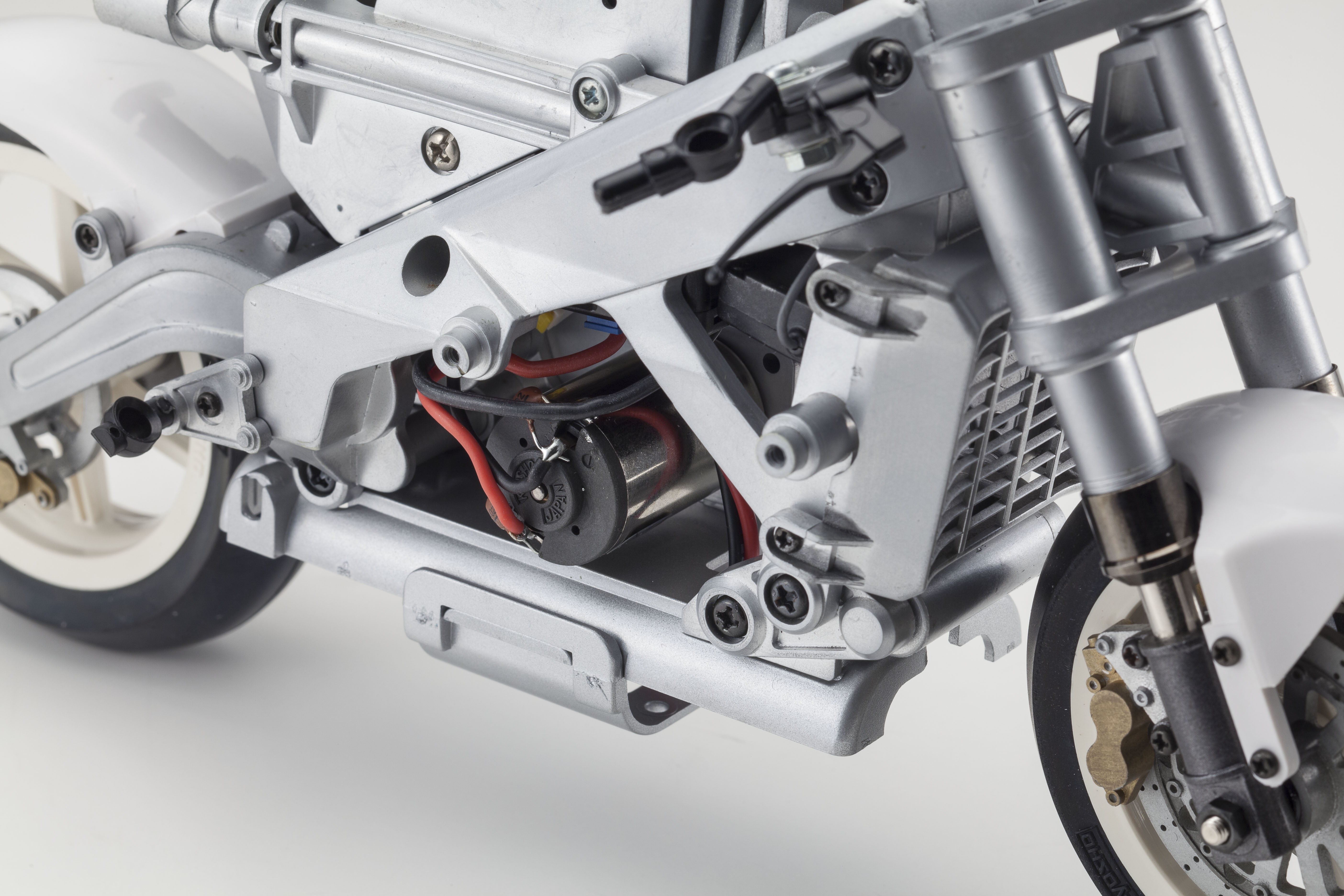 Kyosho Hanging On Racer Honda NSR500 1991 RC Motorrad Bausatz mit beweglicher Fahrerfigur