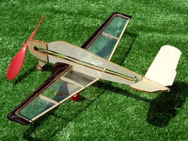 Guillow's Freiflugmodell V-Tail Wurfgleiter Balsabausatz