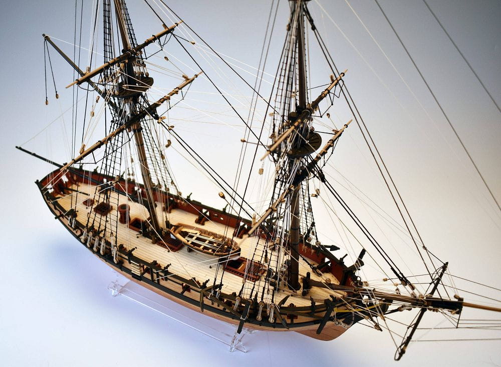 HMS Speedy Bausatz 1_64 Massstab_ detaillierte Bauteile und Bauanleitung