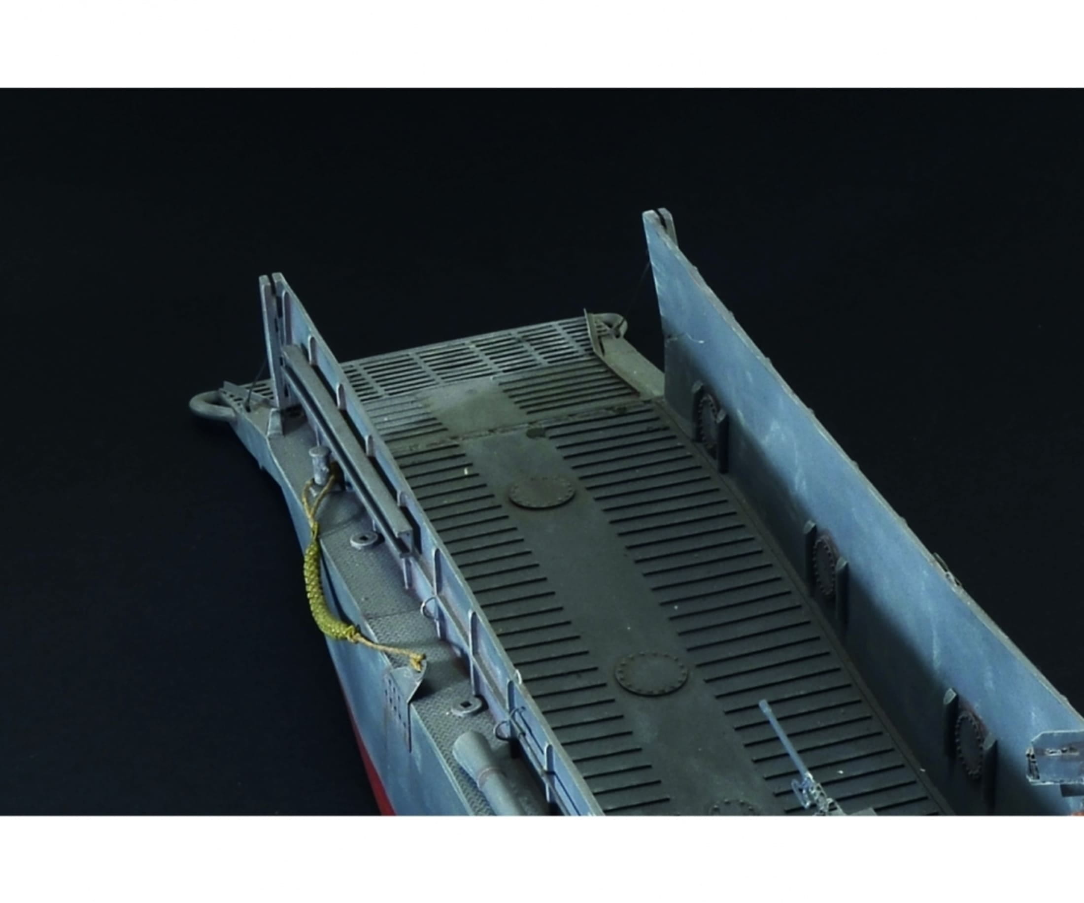 Italeri 1_35 LCM 3 _Landing craft mechanized_ Plastik Modellbausatz - RC-Zubehoer