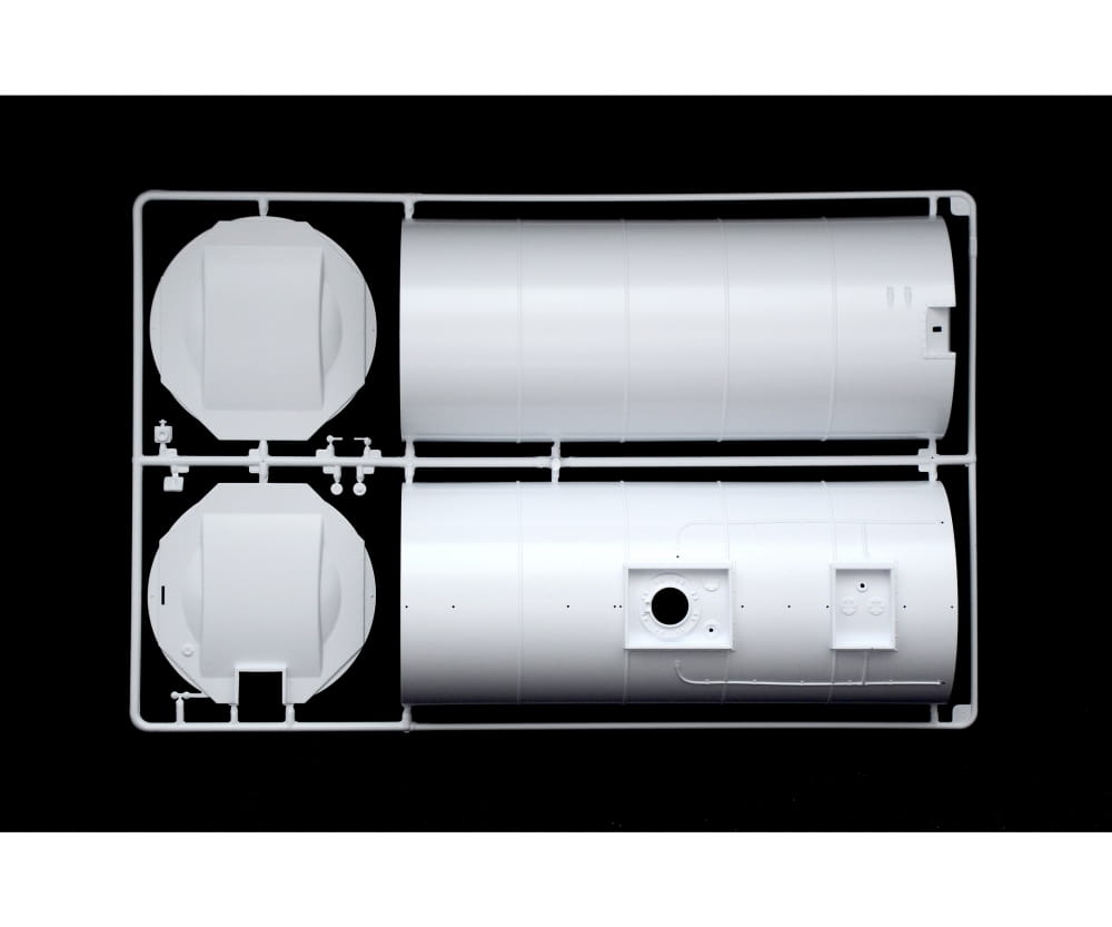 Italeri 1:24 Tecnokar Trailer w/ 20ft Tank Italeri 1:24 Tecnokar Trailer w/ 20ft Tank