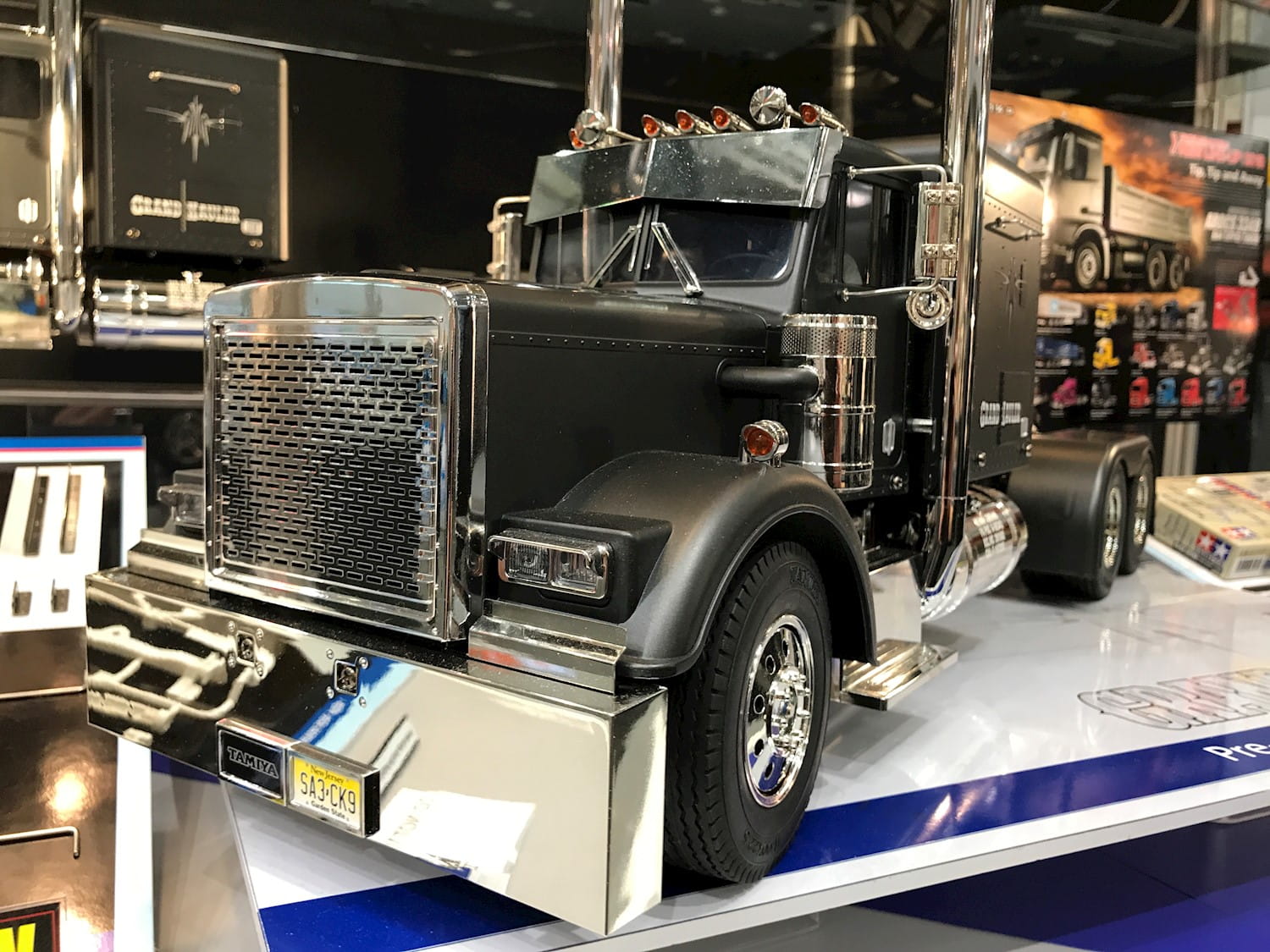 Tamiya 1:14 RC Truck - LKW Grand Hauler Matt Black Edition Bausatz Tamiya 1:14 RC Truck - LKW Grand Hauler Matt Black Edition Bausatz