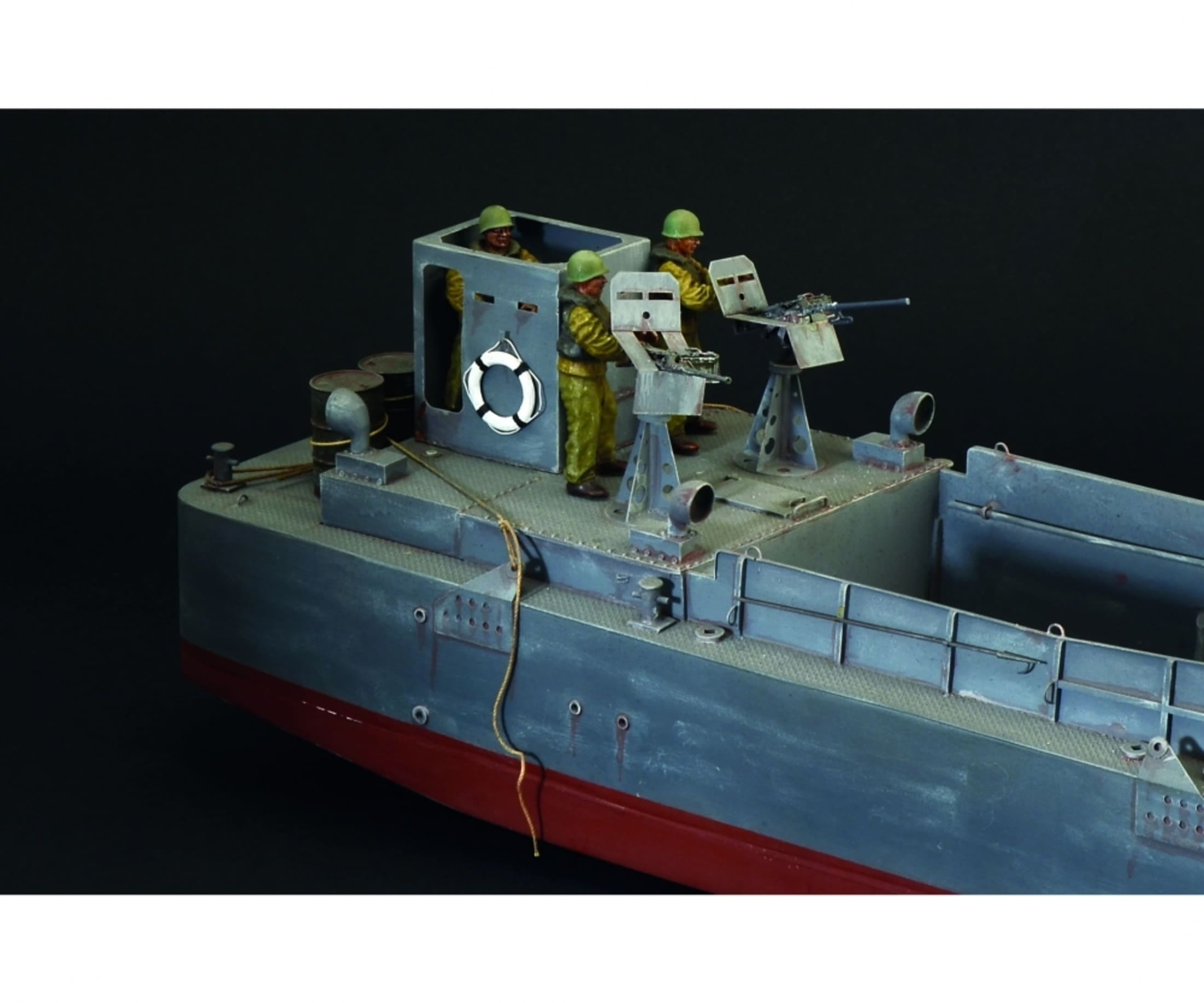 Italeri 1_35 LCM 3 _Landing craft mechanized_ Plastik Modellbausatz - RC-Zubehoer