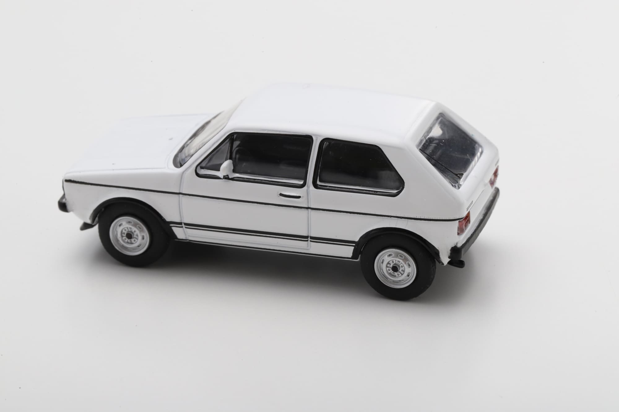 Schuco Volkswagen Golf I GTI Weiss 1_64 Sammlermodell