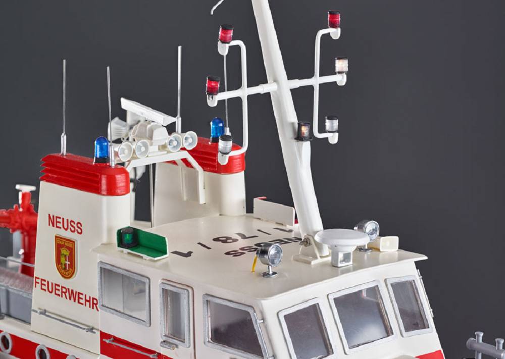 Romarin FLB-1 Ferngesteuertes Feuerlöschboot Modell 1:25 mit RC und Sonderfunktionen