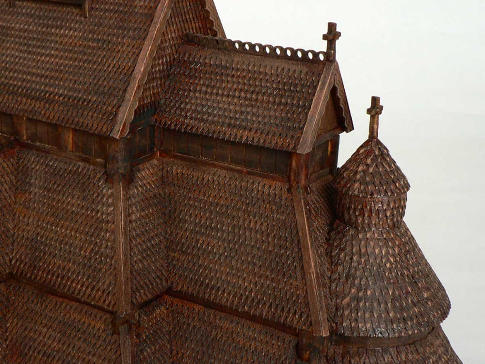 Modell der Gol Stabkirche im Massstab 1_87_ detaillierter Holzbausatz