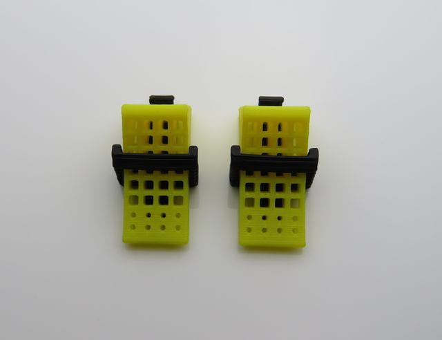 Thicon 1:14 Hemmschuhe gelb mit Halter schwarz 2Stück Thicon 1_14 Hemmschuhe gelb mit Halter schwarz 2Stueck - RC-Zubehoer