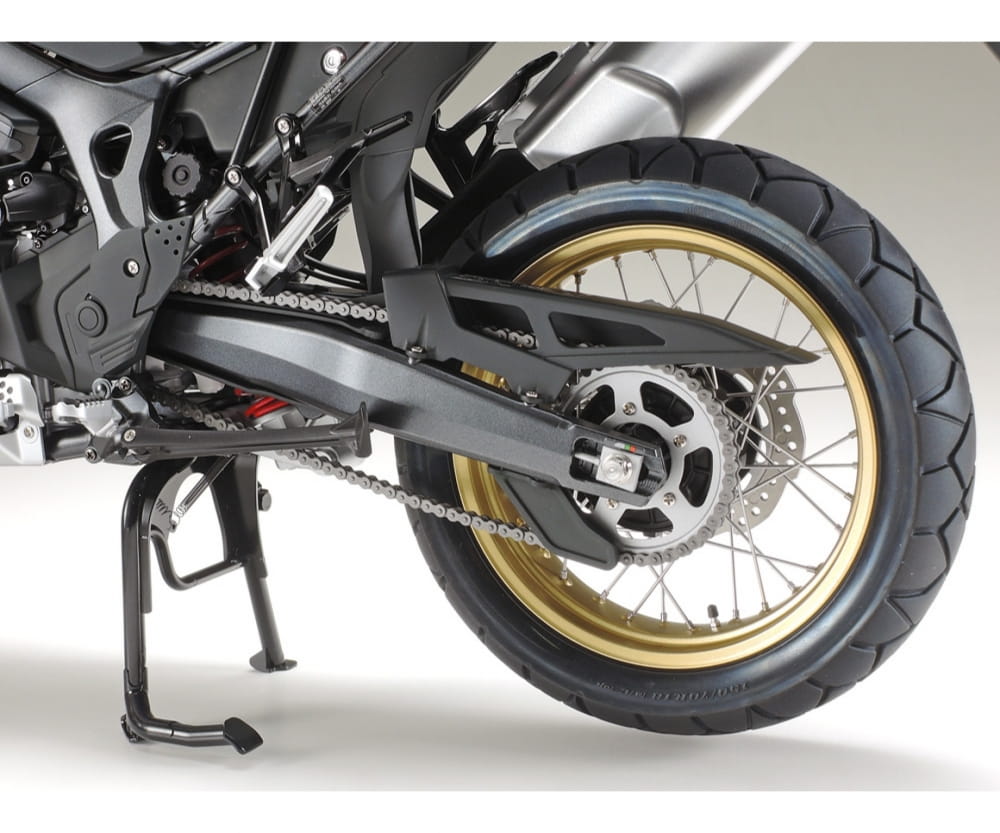 Tamiya 1:6 HONDA CRF 1000L Africa Twin Enduro Tamiya 1:6 HONDA CRF 1000L Africa Twin Enduro