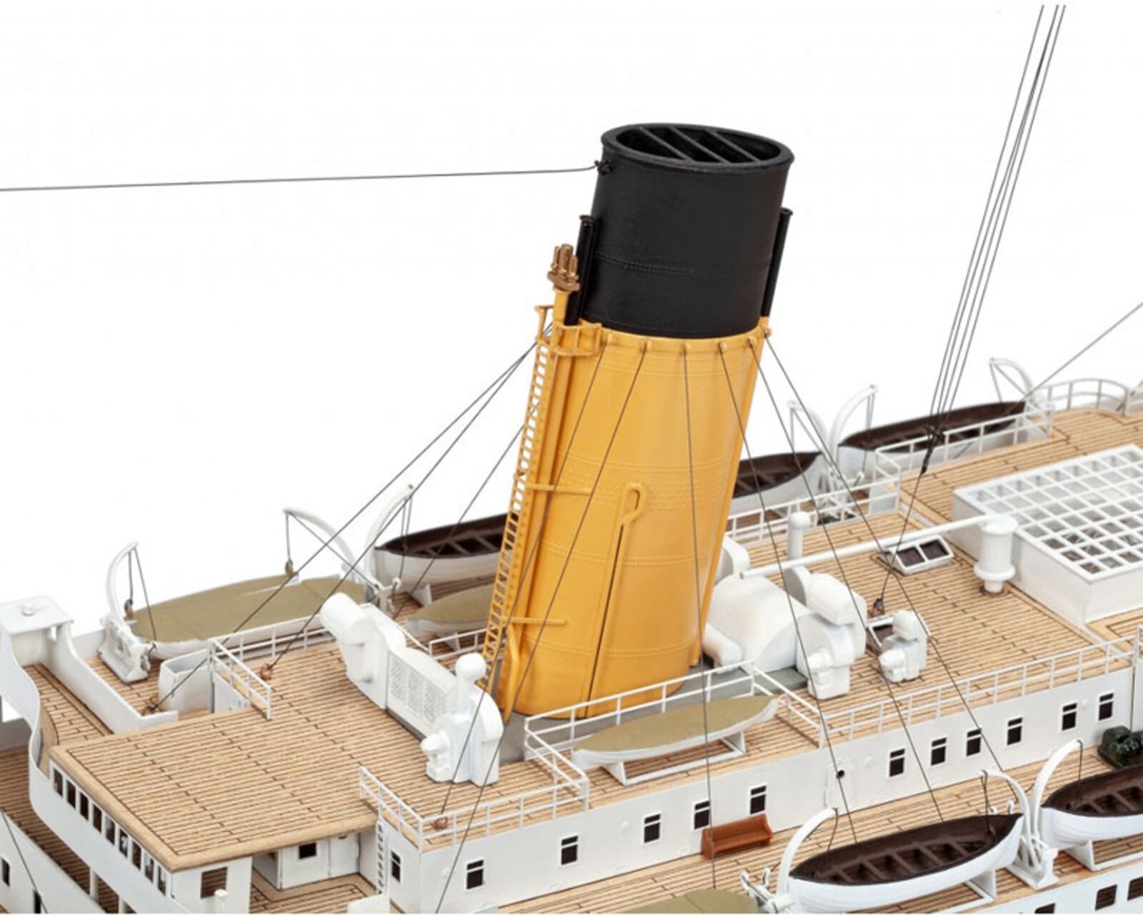 AMATI RMS Titanic 2025 Bausatz 1_250 Holzmodell