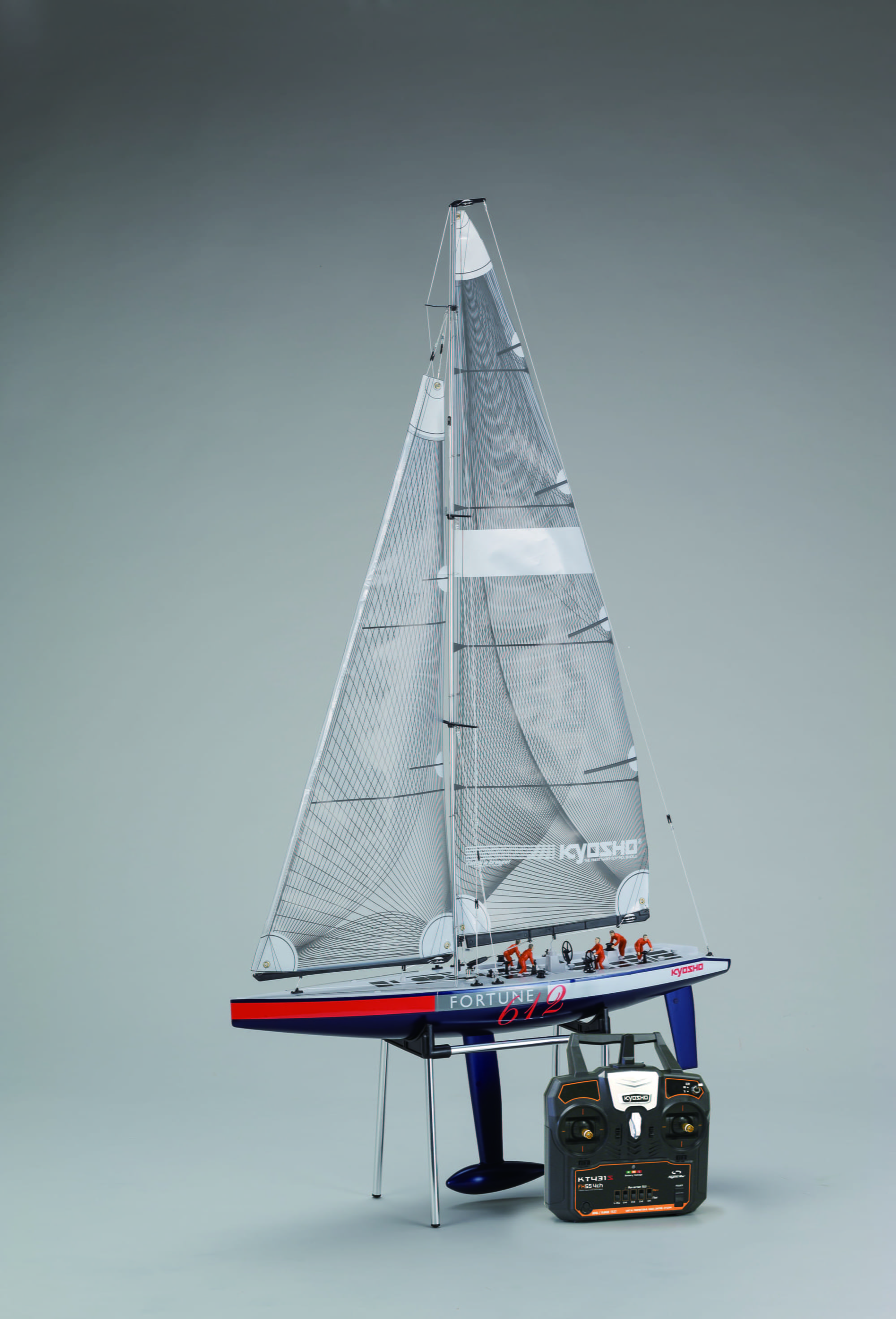 Kyosho RC Segelschiff Fortune 612 II RTR auf Schiffsstaender