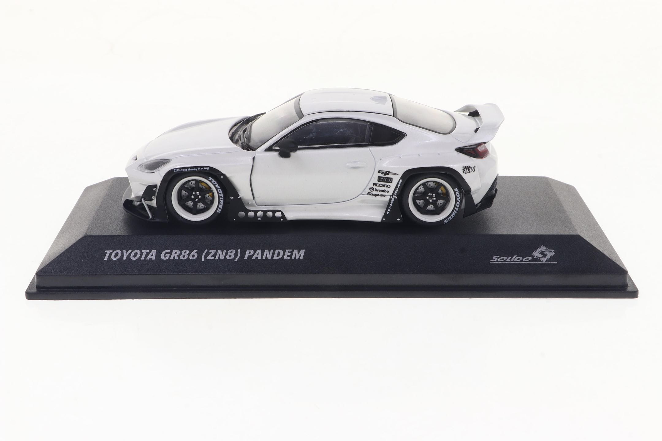 solido-1-43-toyota-gr86-rocket-bunny-weiss