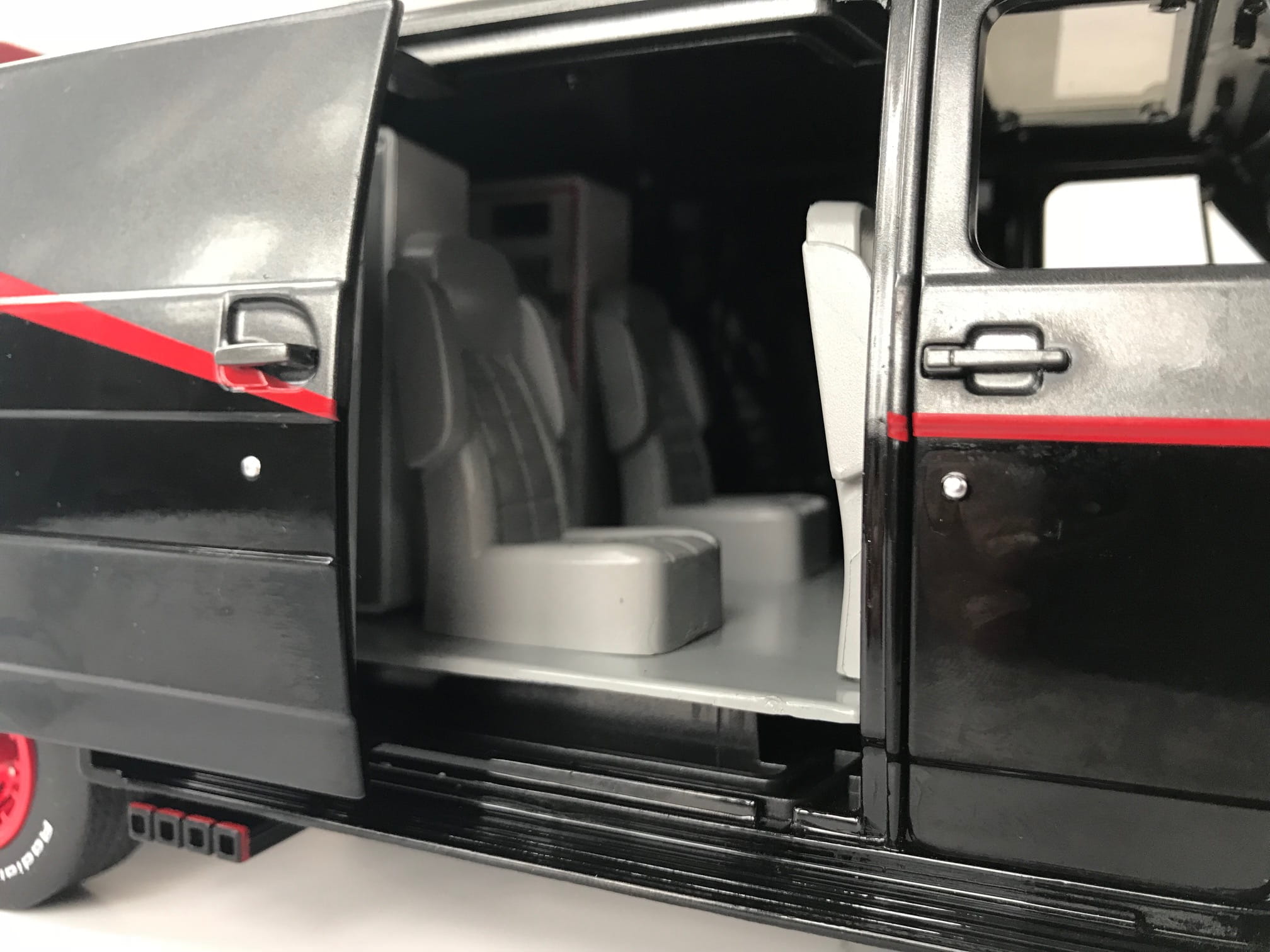 Greenlight The A-Team 1983 GMC Vandura Van 1_18 Modellauto