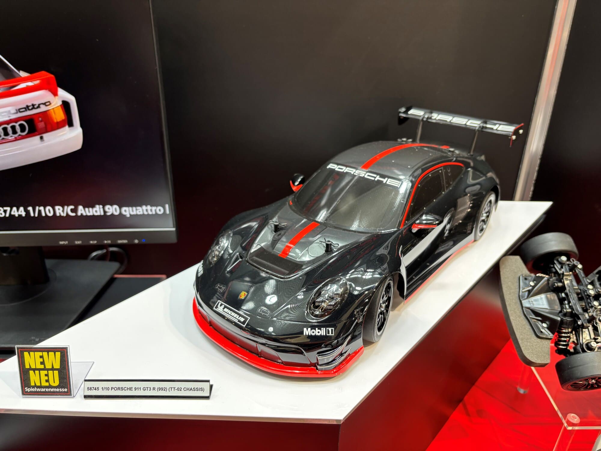 Tamiya RC Modell Porsche 911 GT3R 992 mit TT-02 Chassis und vorlackierter Karosserie