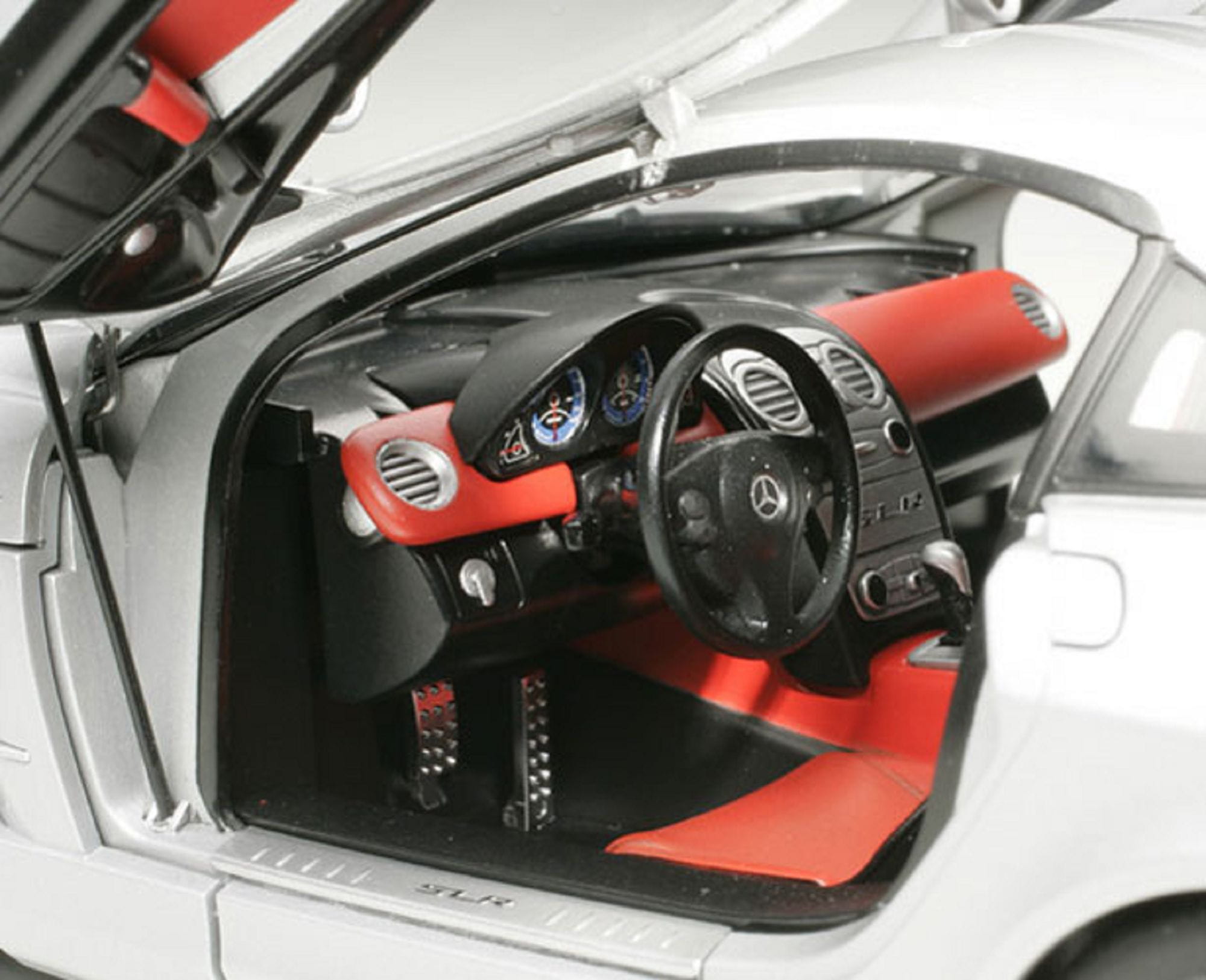 Tamiya Mercedes-Benz SLR McLaren Street 1:24 Platik Modellbau Auto Bausatz