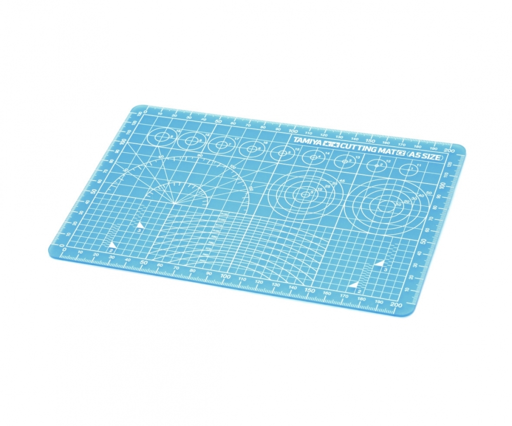 Tamiya Schneidunterlage A5 blau 220x150mm fuer Modellbau mit Massstabmarkierungen