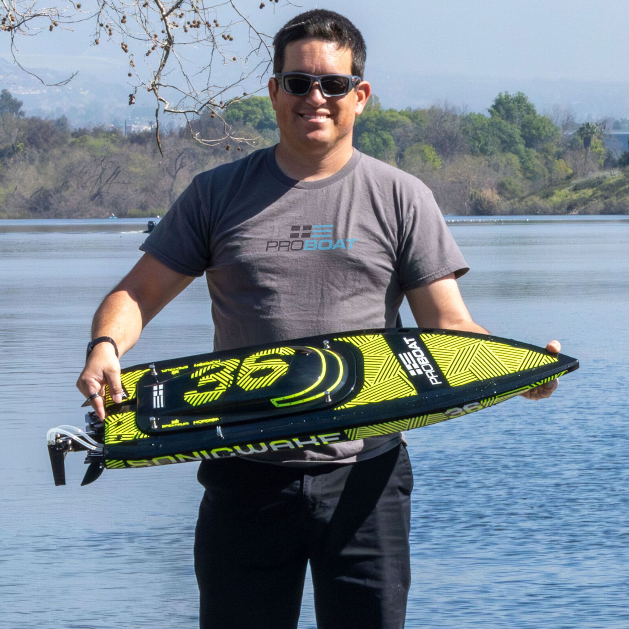 Pro Boat Sonicwake 36 V3 RTR Deep V Brushless schwarzRC Boot