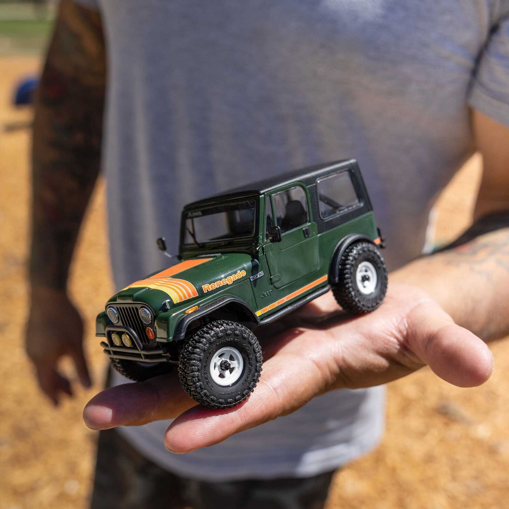 Axial SCX30 Jeep CJ-7 Renegade 1_30 RC Crawler RTR Gruen mit Goodyear Reifen und Allradantrieb