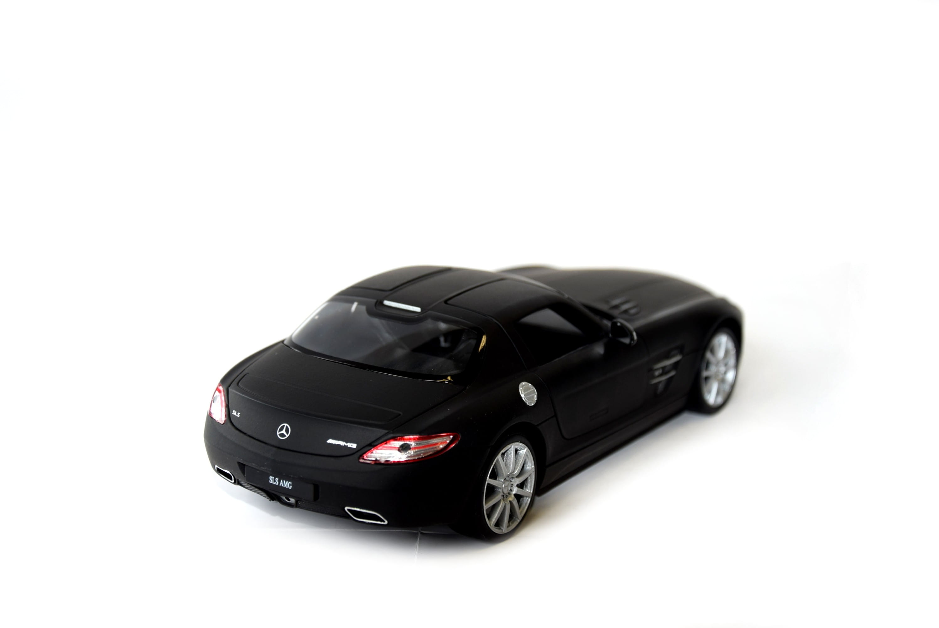 Welly Modellauto 1:24 Mercedes Benz SLS AMG Matt Schwarz