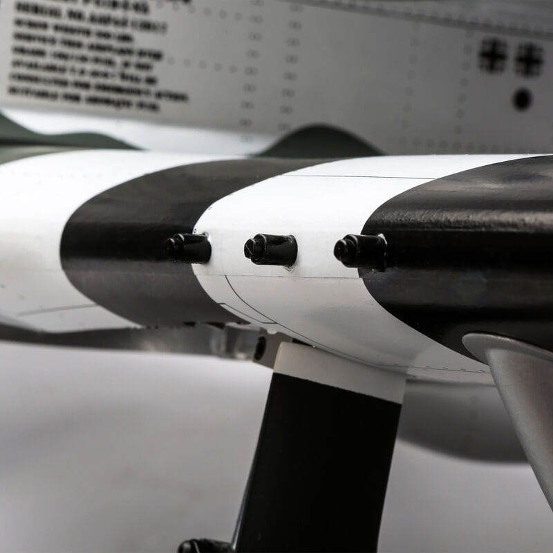 Hangar 9 P-51D Mustang 20cc ARF 69.5_ - RC-Zubehoer