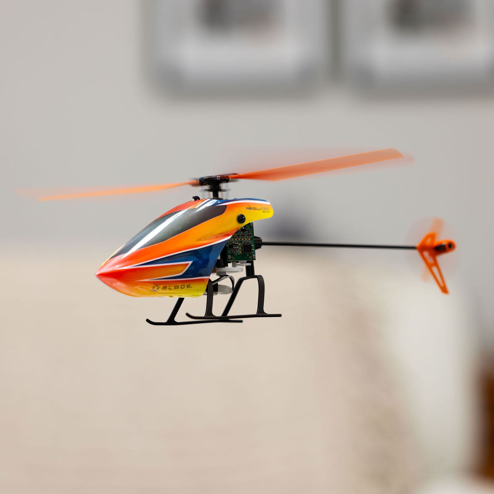 Blade Revolution 90 FP RTF Indoor-Helikopter mit SAFE-Technologie fuer Anfaenger