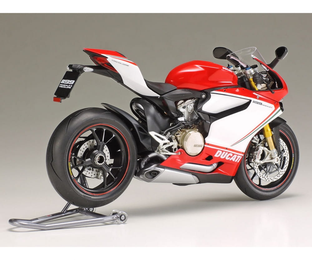 Tamiya 1:12 Ducati 1199 Panigale S Tricolore Tamiya 1:12 Ducati 1199 Panigale S Tricolore