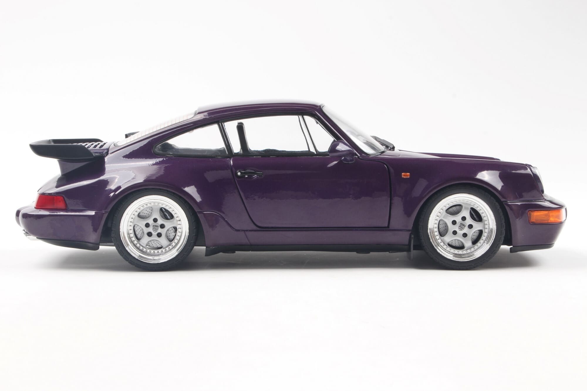 Solido Porsche 911 _964_ Turbo Violet Blue Metallic Standmodellauto im Massstab 1_18_