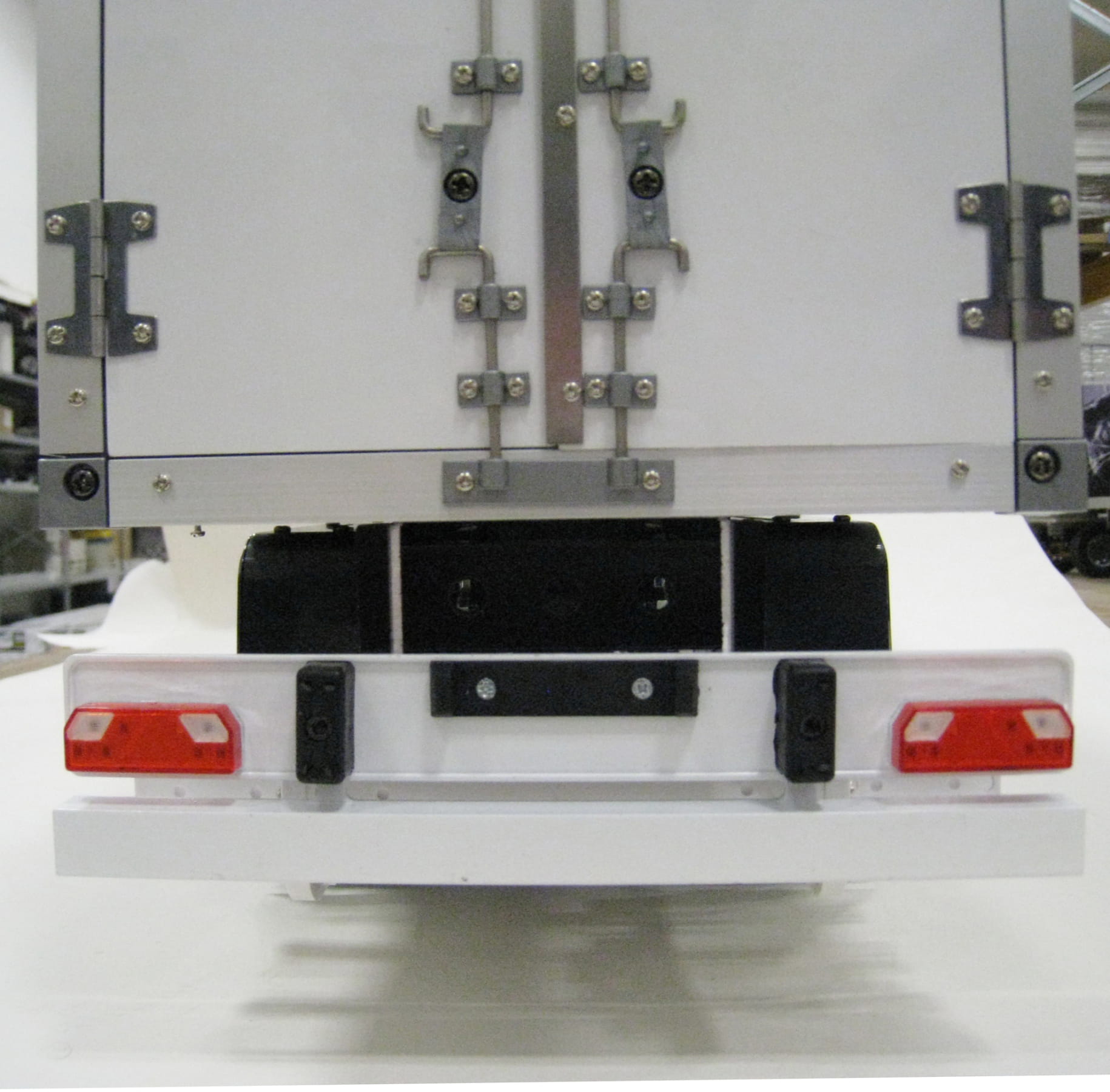 Carson 1:14 Euro-Stoßstange TAM-Kühlauflieger Carson 1_14 Euro-Stossstange TAM-Kuehlauflieger - RC-Zubehoer