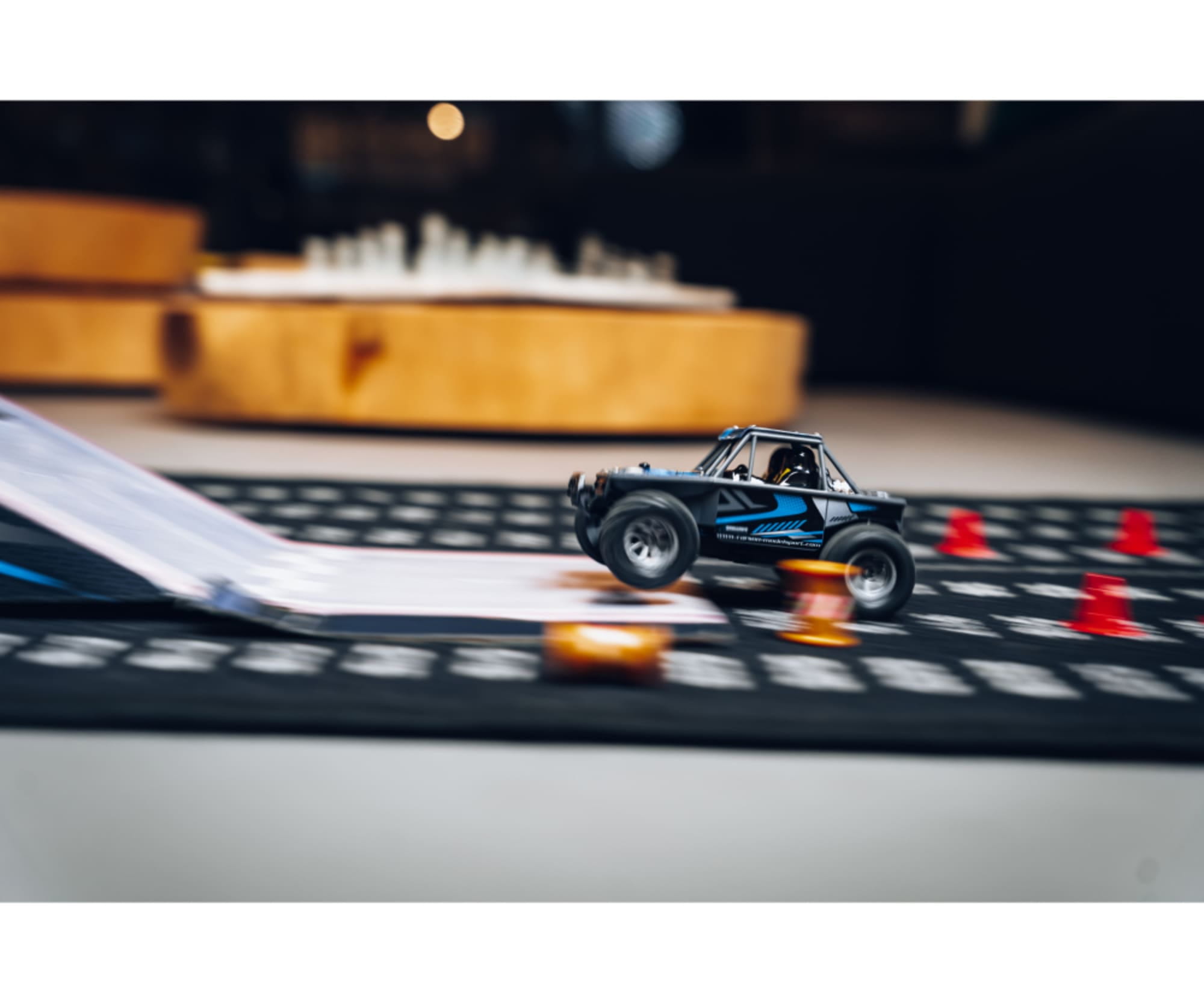 Carson RC Spielzeug 1_32 Deemon X 100% RTR - ferngesteuertes RC Modell