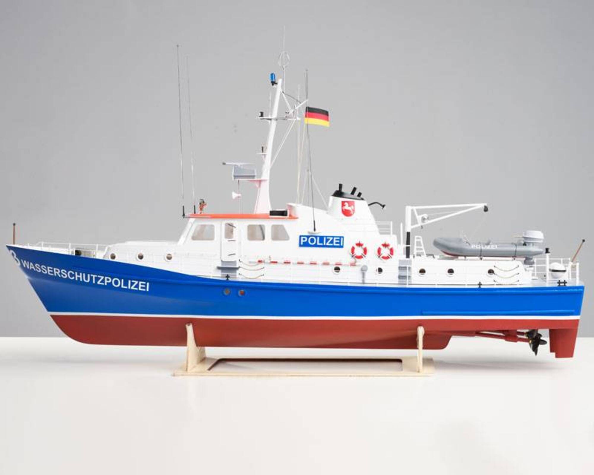 Polizeiboot W3 Bausatz 1_25 von romarin by krick