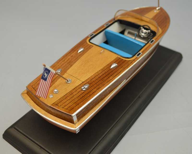 Dumas Boats Chris-Craft 21 ft. Capri 1956 Holz Boot 1:24 Bausatz