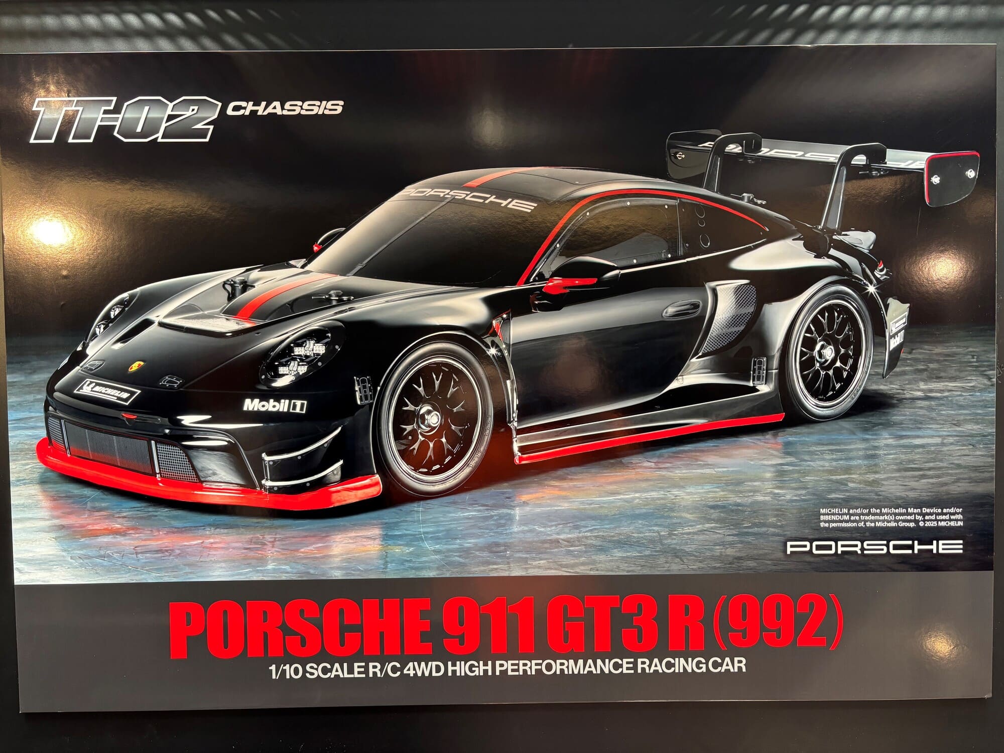 Tamiya RC Modell Porsche 911 GT3R 992 mit TT-02 Chassis und vorlackierter Karosserie