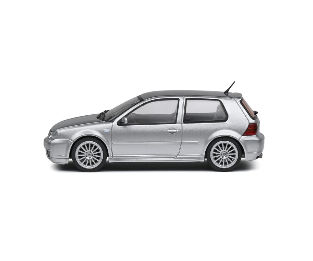 Solido 1_43 VW Golf R32 2003 silb Modellauto - RC-Zubehoer