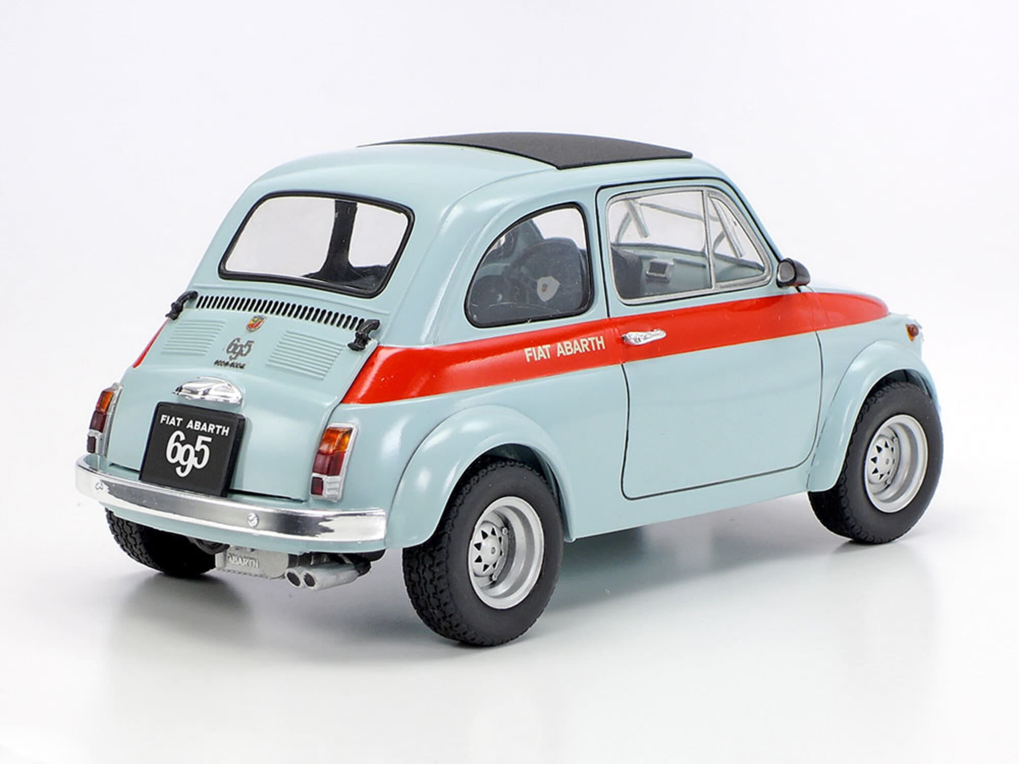 Tamiya 1_24 Fiat Abarth 695 SS Modellbausatz mit detailliertem Motor und sportlichem Design