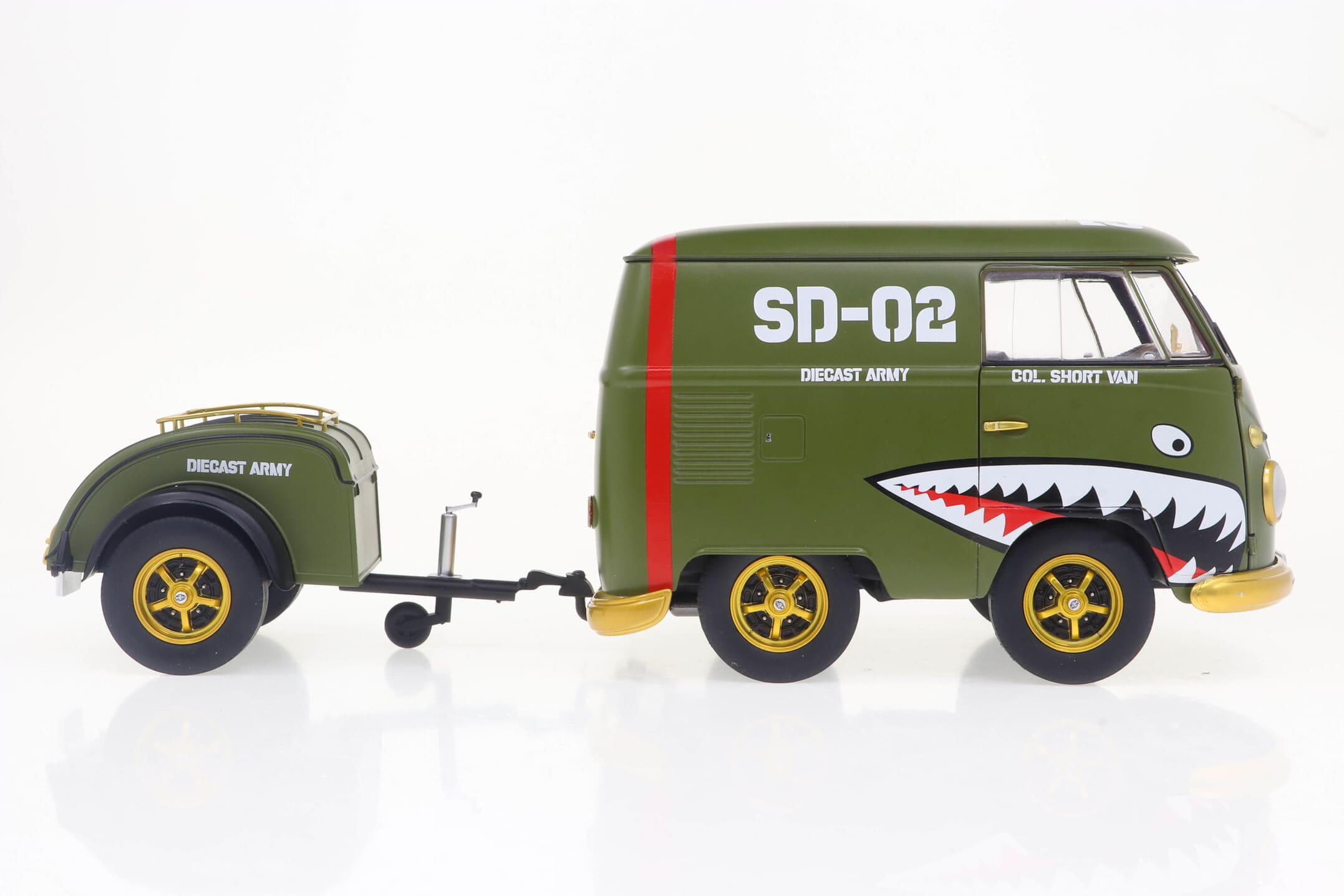 Solido 1_18 VW Kool Kombi Army Fighter Modellauto 2023 - Detailreich und authentisch