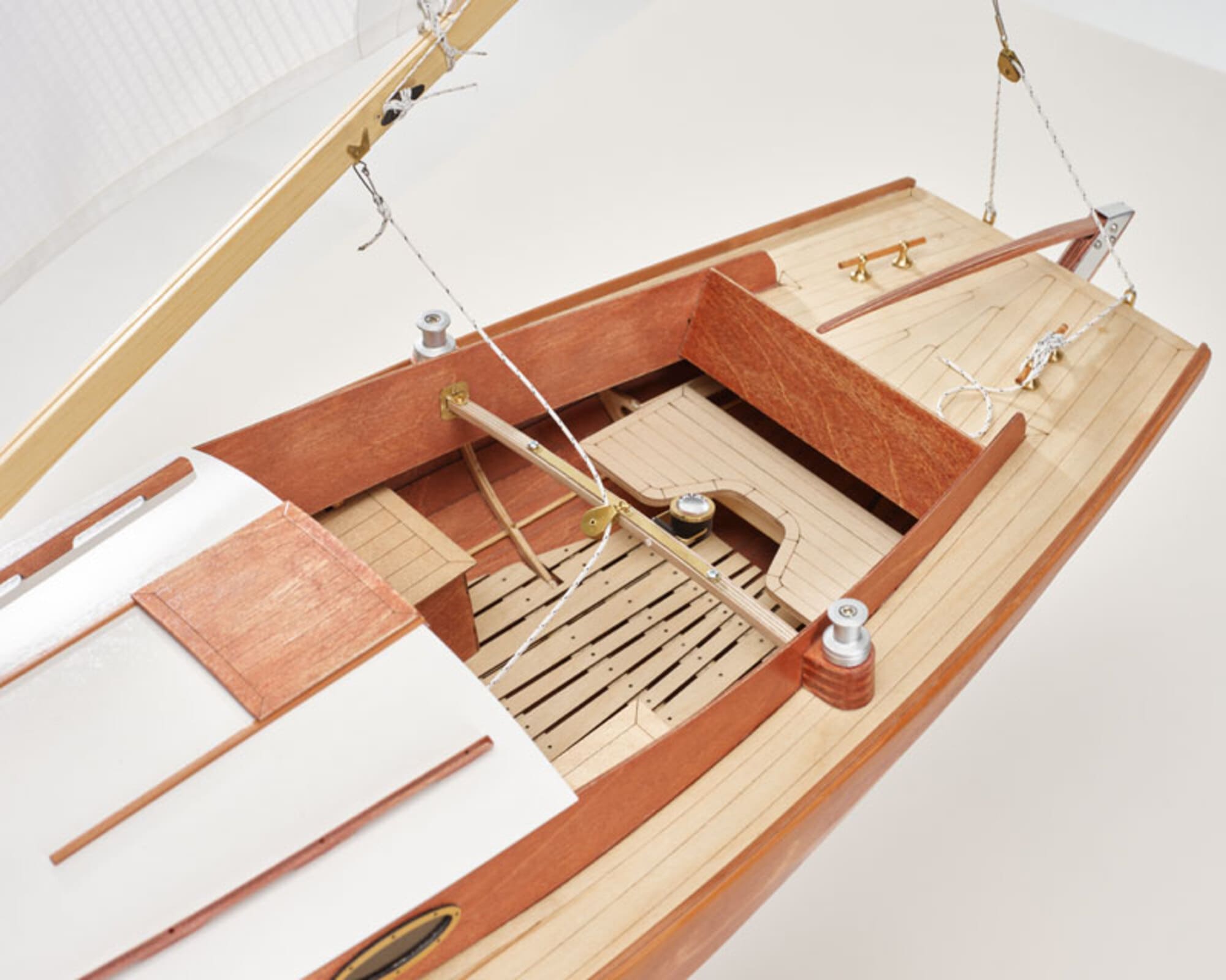 folkeboot rc bausatz 1-7-6 detailliertes modell eines nordischen segelboots