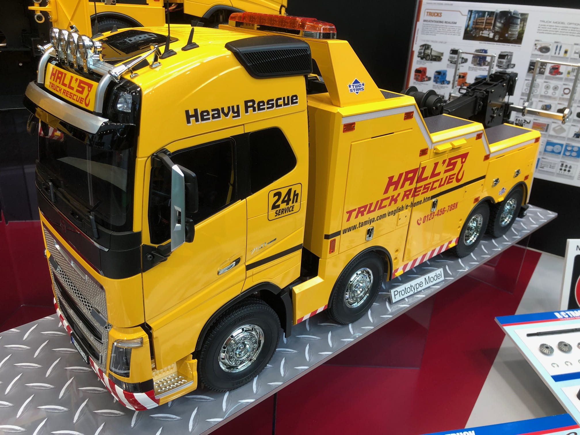 Tamiya Volvo FH16 Abschlepp-Truck 8x4 Truckmodell