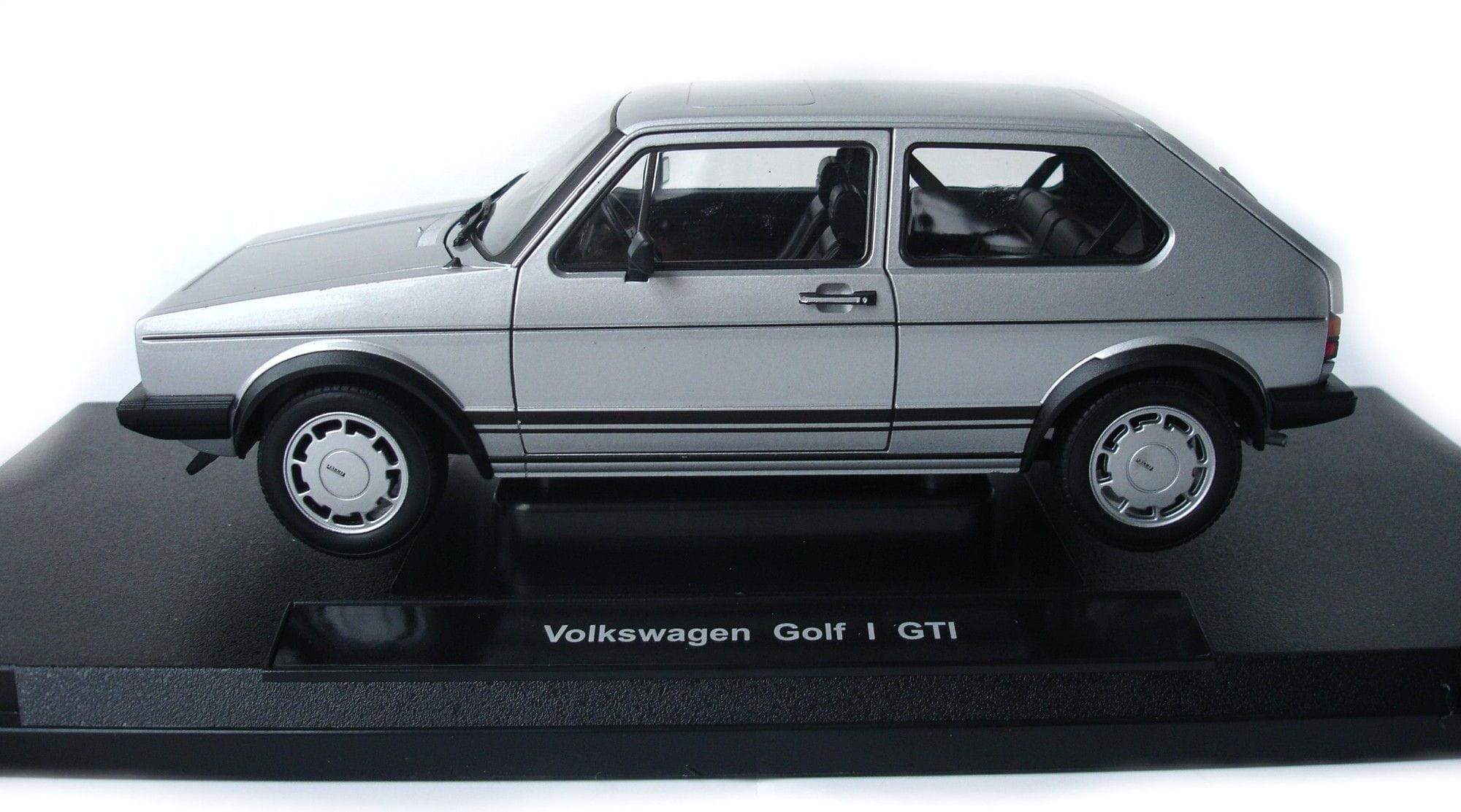 Welly Modellauto 1:18 VW Golf 1 GTI Silber