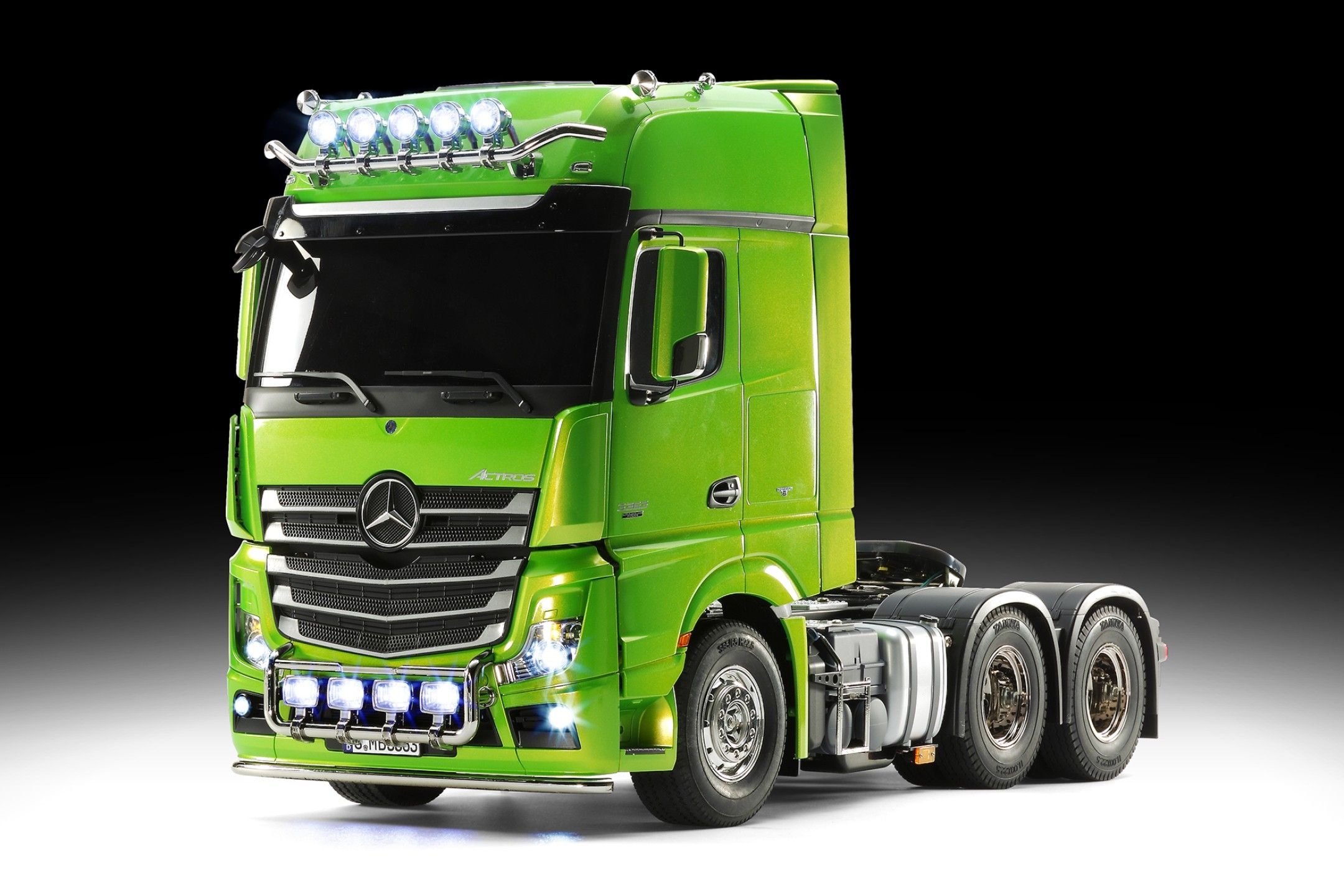 Tamiya 1:14 RC Truck XB MB Actros 3363 Grün Full Option Aufgebaut mit Fernsteuerung