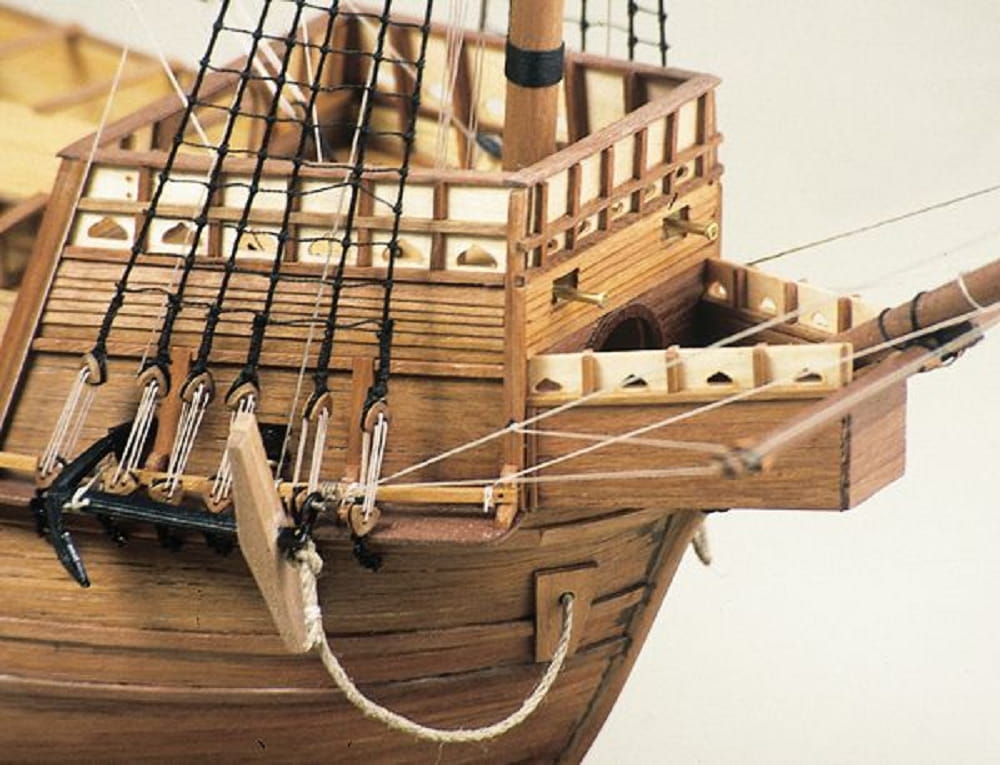 Mary Rose Modell-Baukasten im Massstab 1_80 mit detaillierten Holzteilen und Bauplaenen