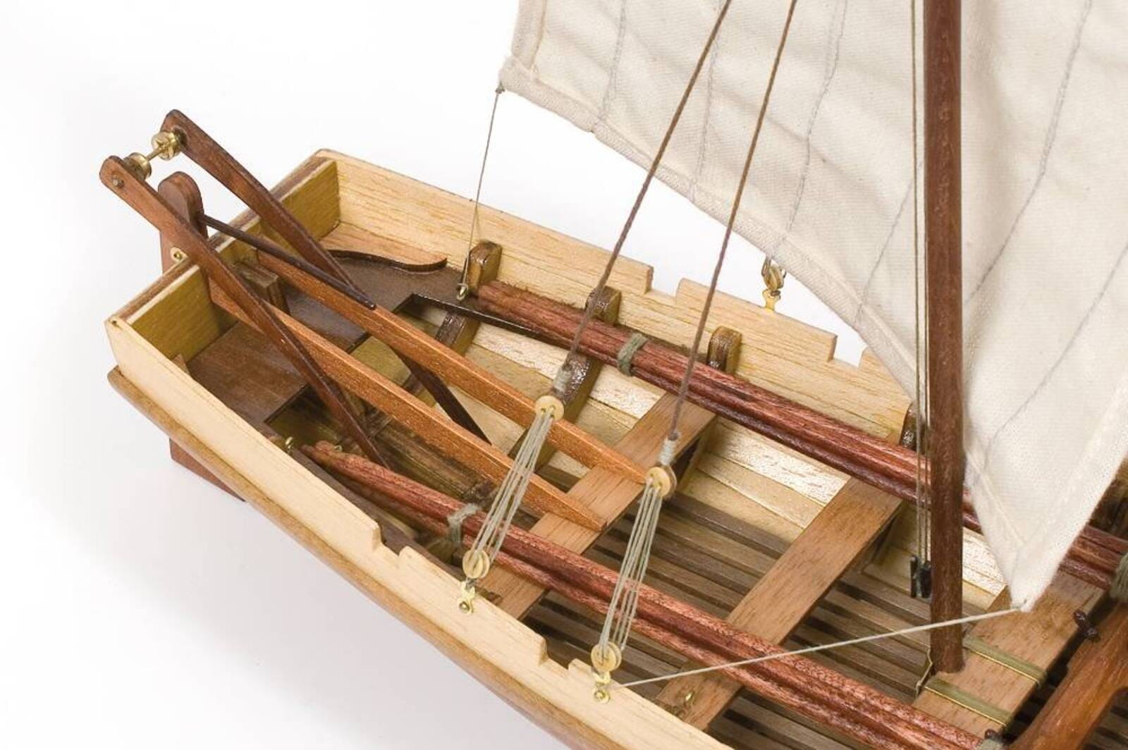 HMS Bounty Beiboot Standmodellbausatz 1_24 - Modellzubehoer