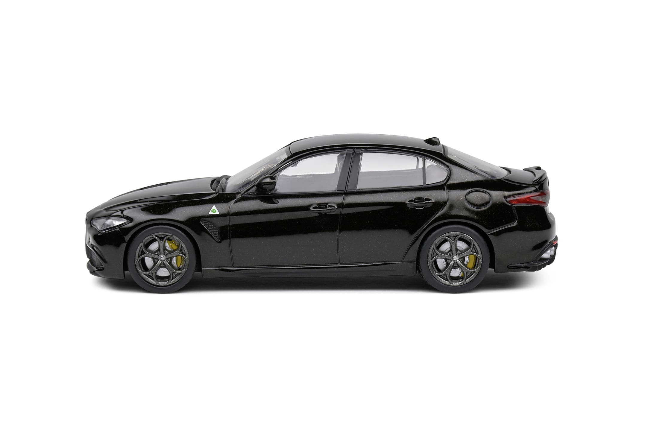 Alfa Romeo Giulia Quadrifoglio Modellauto 1_43 in Schwarz von Solido