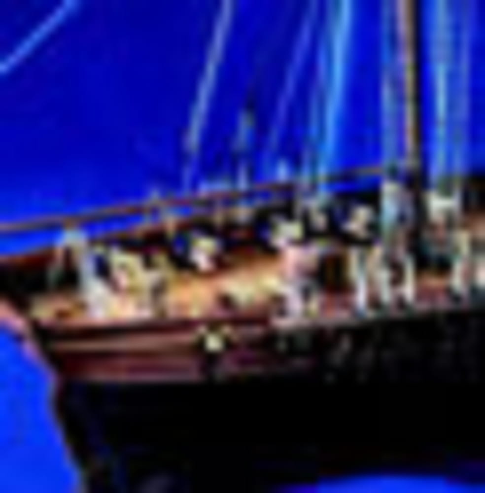 H_M_S. Cruiser Modellbausatz 1_64 mit Holz und Metallteilen