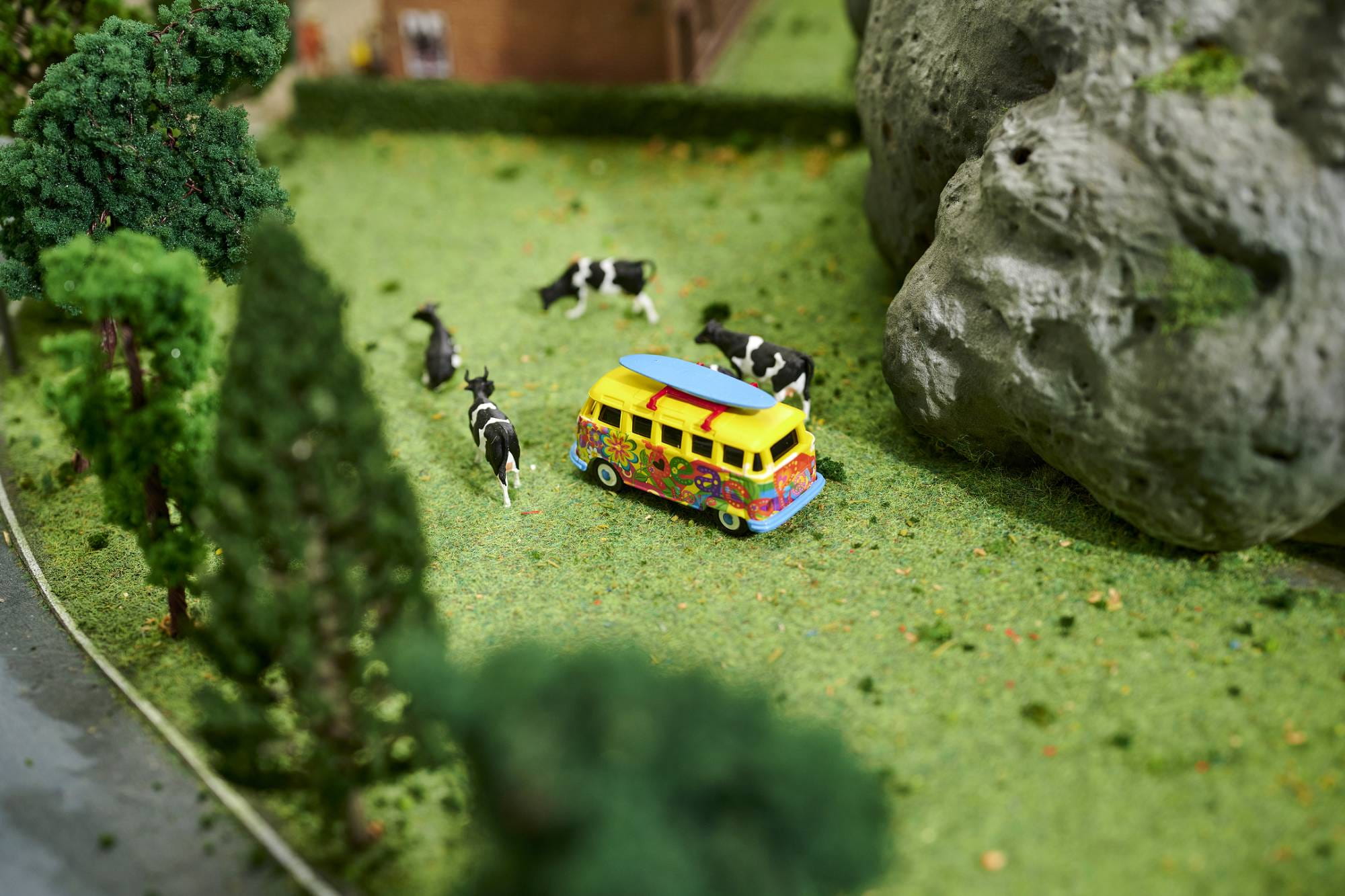 Carson H0 RC VW T1 Bus Flower Power