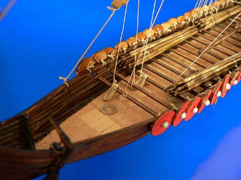 Krick Dusek Kriegsschiff um 1100 n. Chr. Wikinger Langschiff 1:72 Holz Baukasten